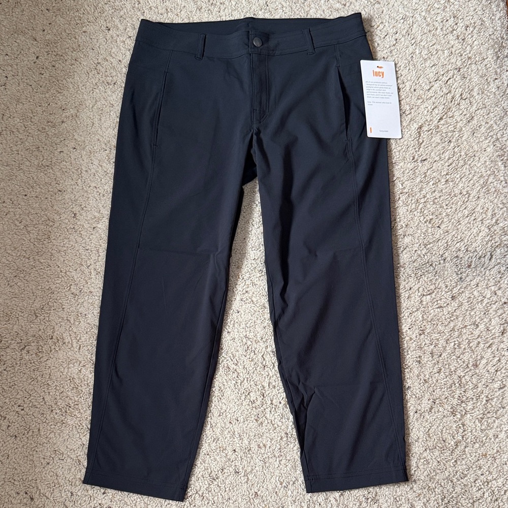 Lucy Women’s dark gray City Walkabout Capri. Size S.
